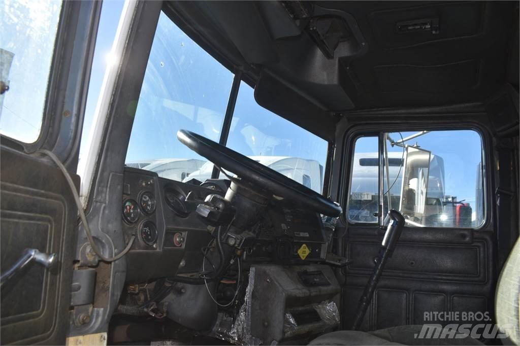 Mack RD688S Lastbiler med tip