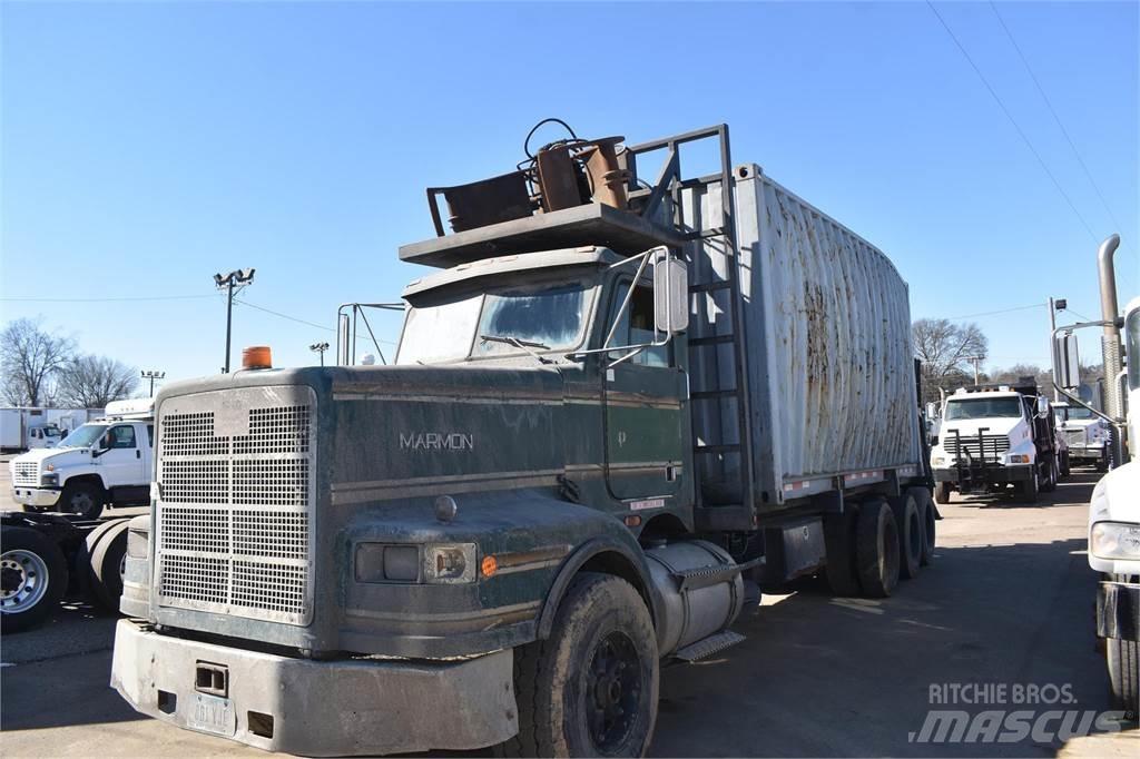  MARMON 330 Lastbil med kran
