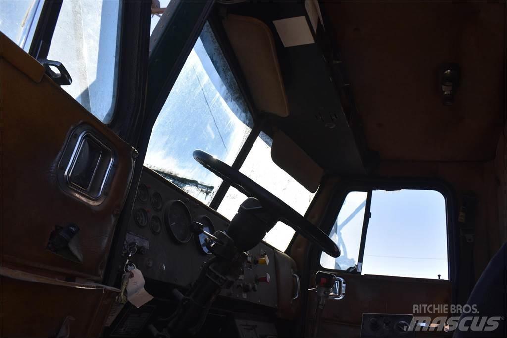  MARMON 330 Lastbil med kran