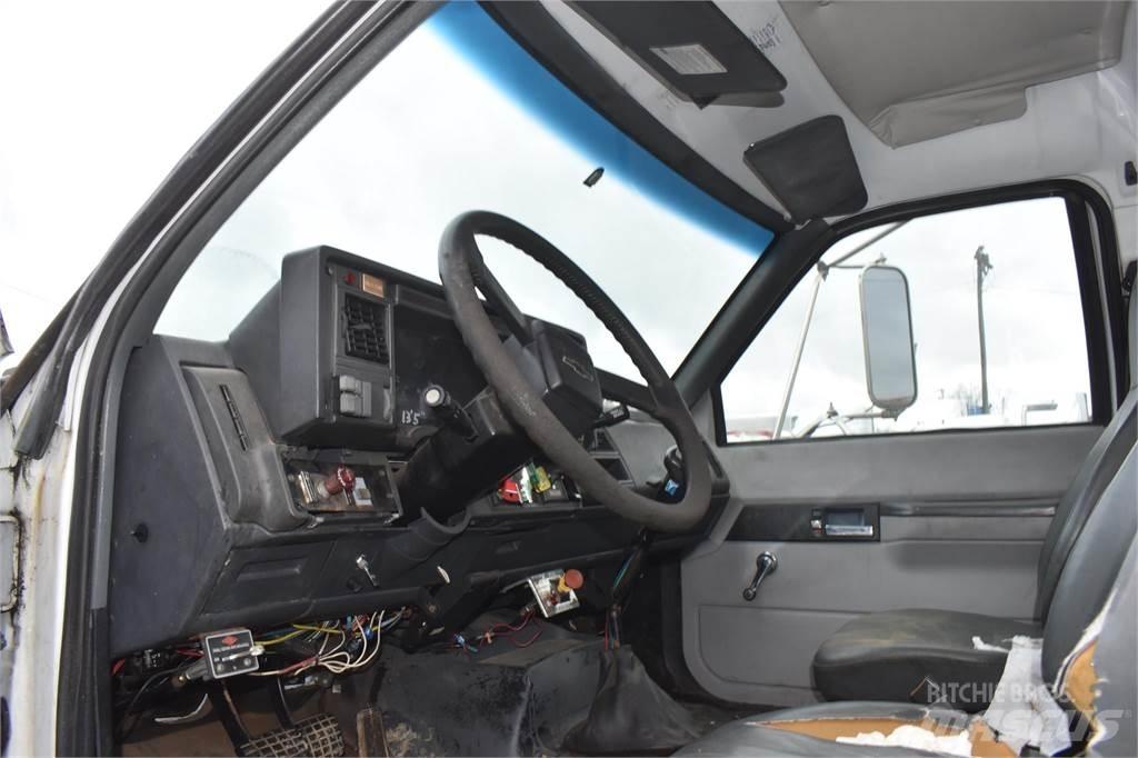 National 446A Lastbil med kran