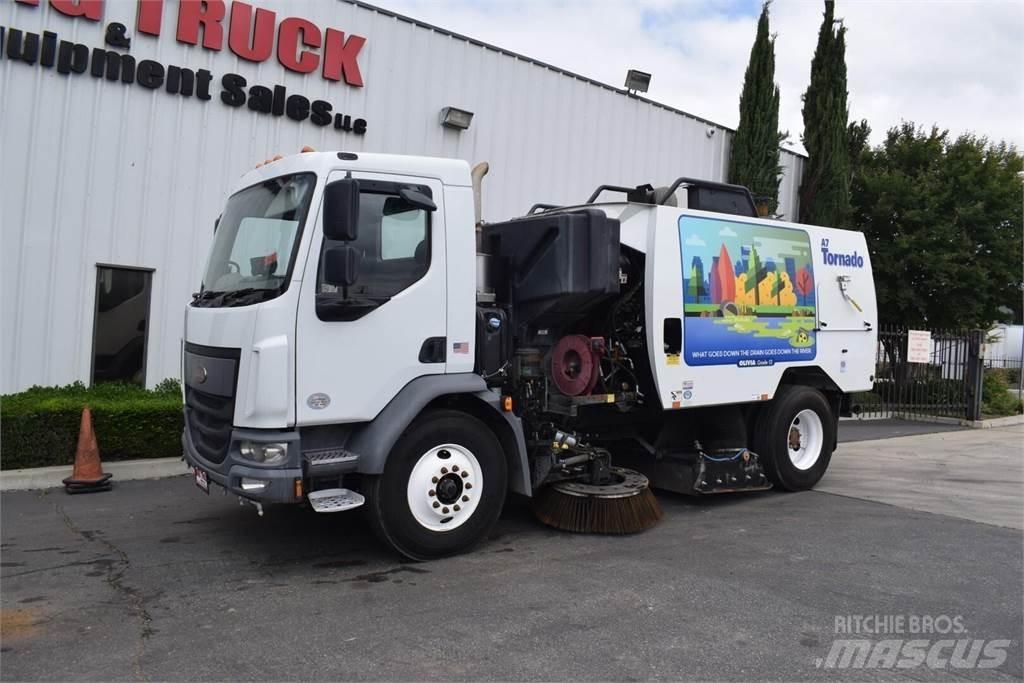 Peterbilt 220 Fejebiler