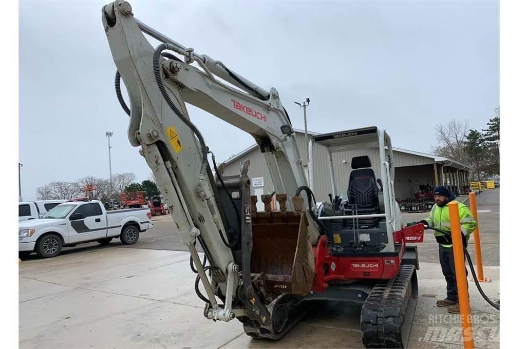 Takeuchi TB250-2 Minigravemaskiner