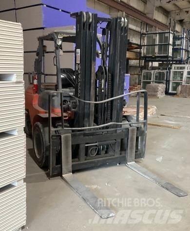 Toyota 7FDU45 Gaffeltrucks - andre