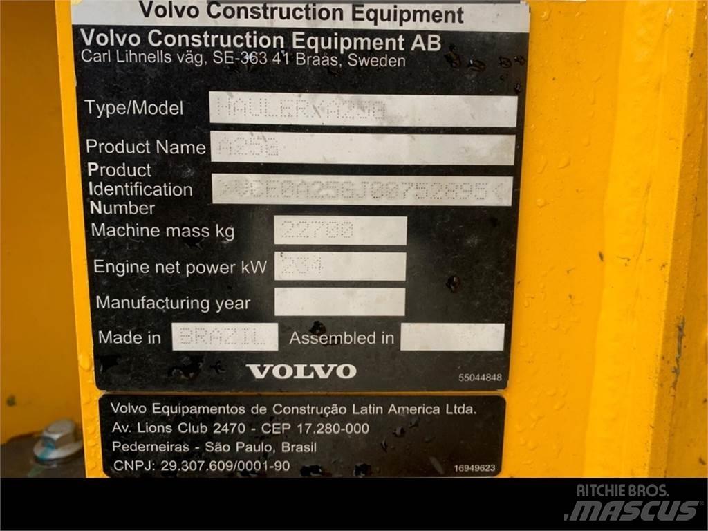Volvo A25G Terrængående lastbiler