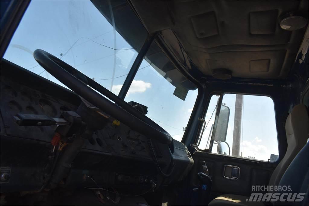 Volvo WG64T Lastbiler med tip