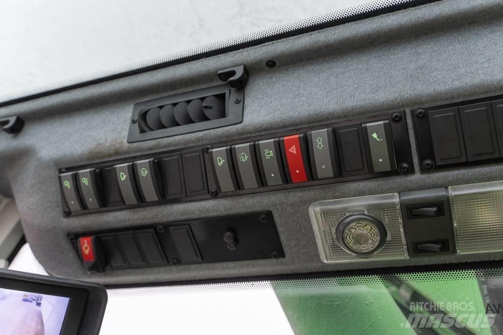 Sennebogen 821 E Gravemaskiner på hjul