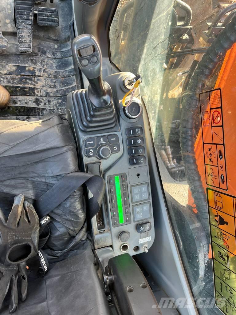 Doosan DX 225 Gravemaskiner på larvebånd