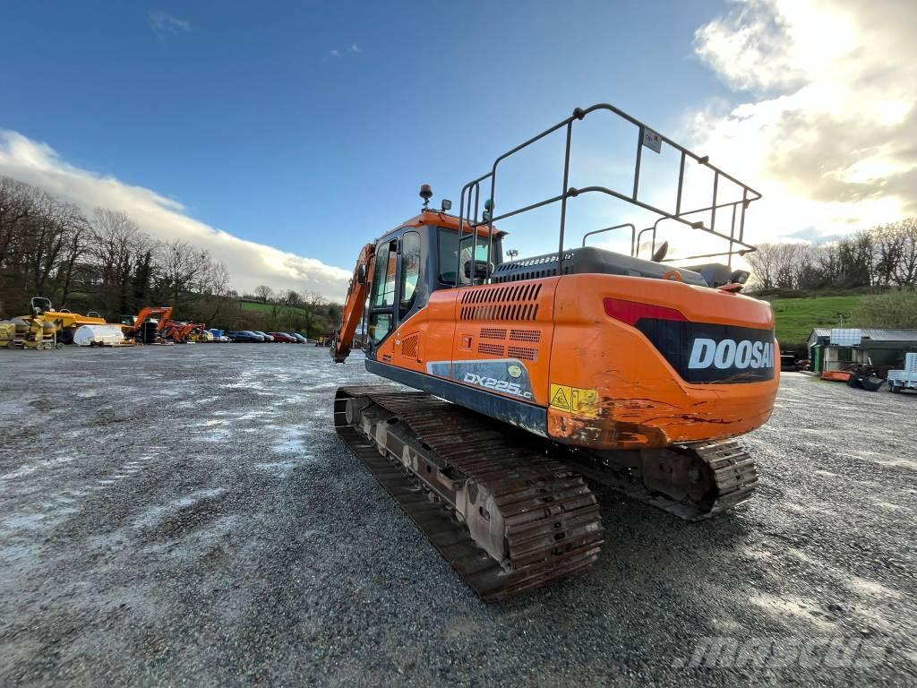 Doosan DX 225 Gravemaskiner på larvebånd