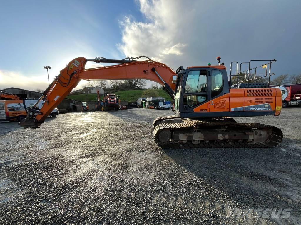 Doosan DX 225 Gravemaskiner på larvebånd