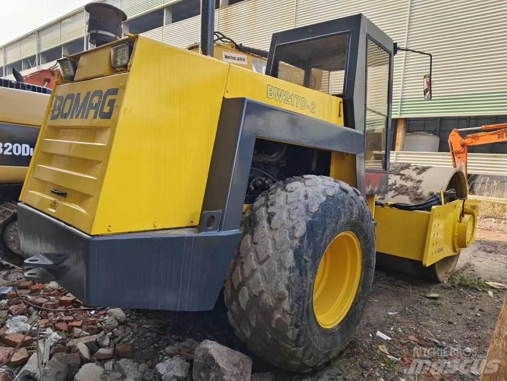Bomag BW 217 Enkelt tromle