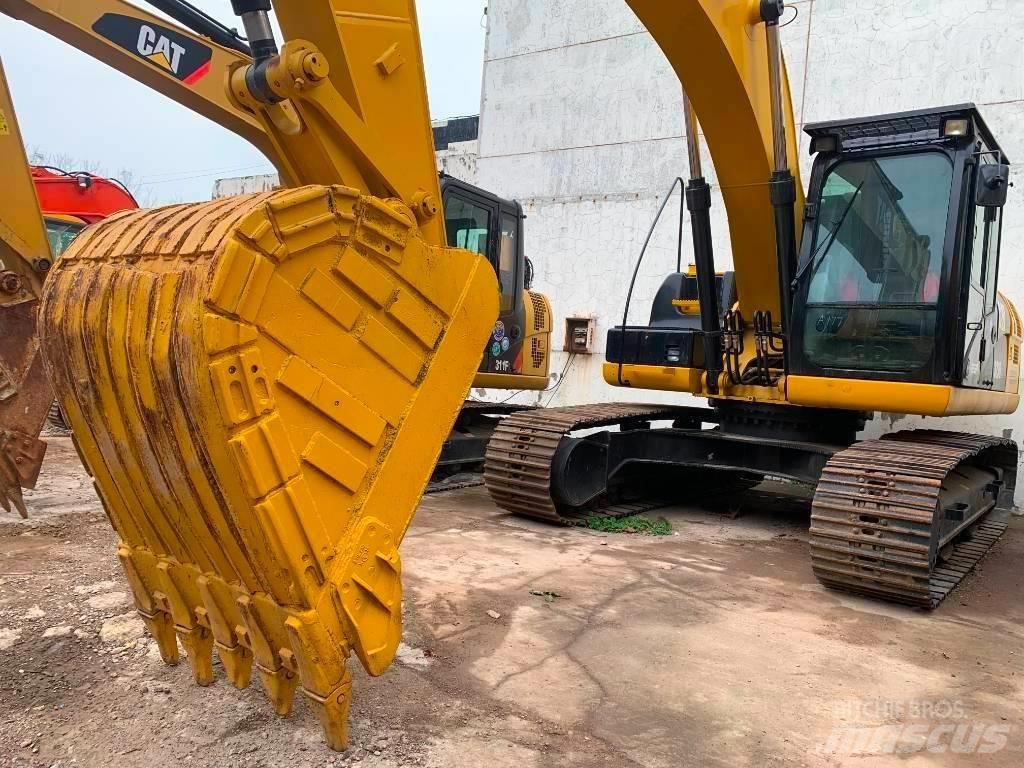 CAT 323 D L Gravemaskiner på larvebånd