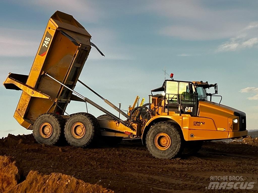 CAT 745 Terrængående lastbiler