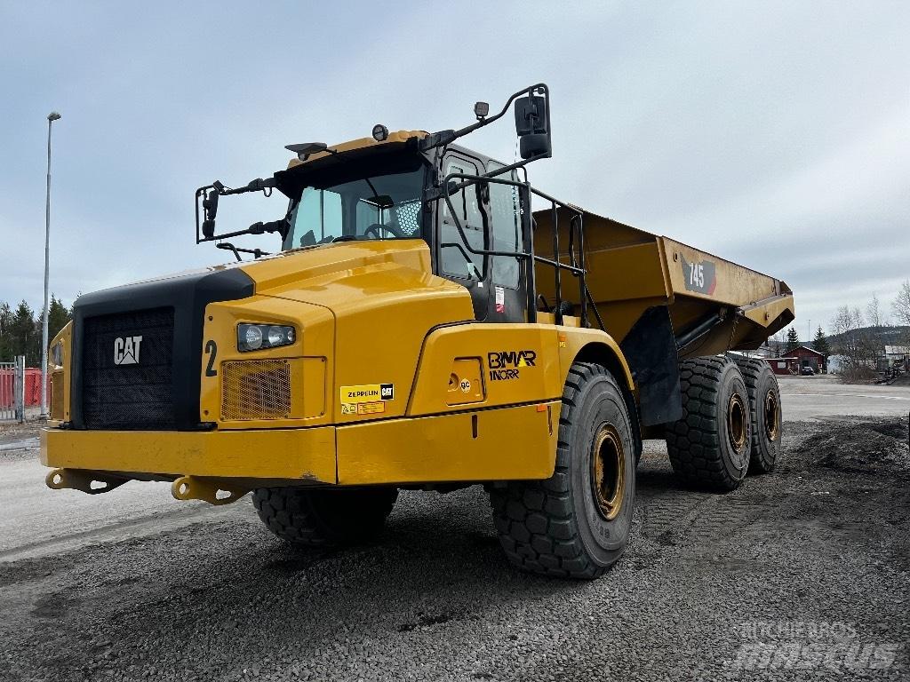CAT 745 Terrængående lastbiler
