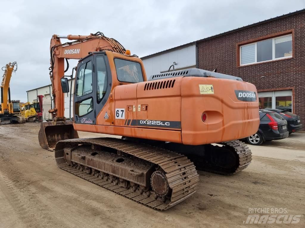 Doosan DX 225 LC Gravemaskiner på larvebånd