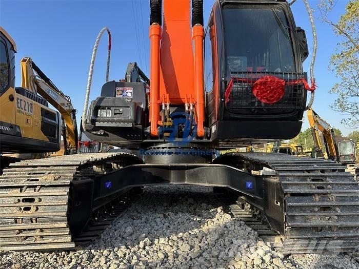 Hitachi ZX 200 Gravemaskiner på larvebånd