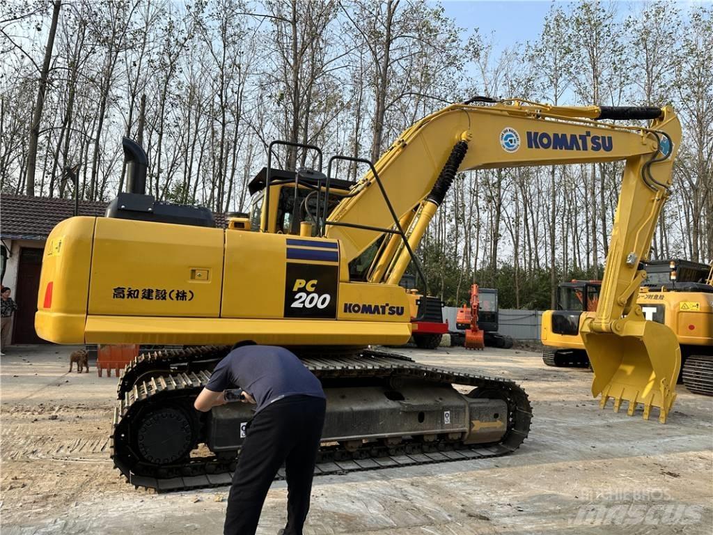 Komatsu PC200-8 Gravemaskiner på larvebånd