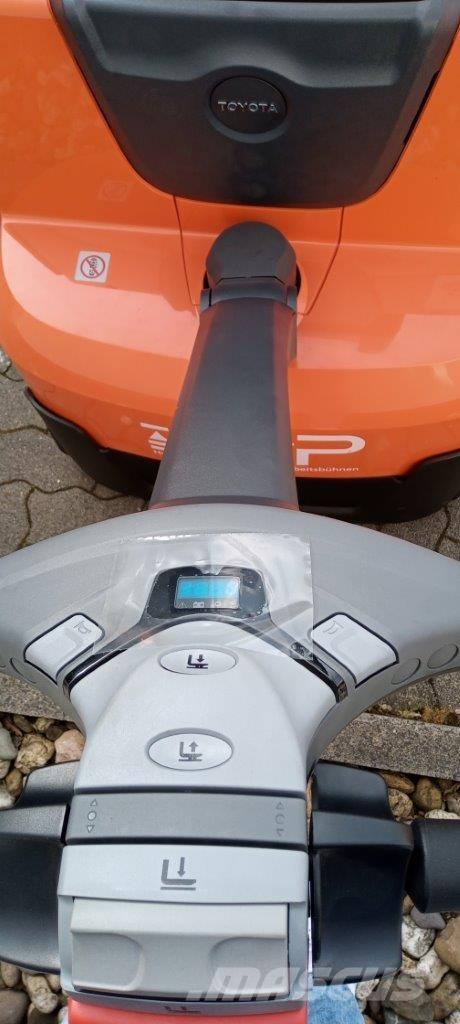 Toyota SWE120L Selvkørende stablere