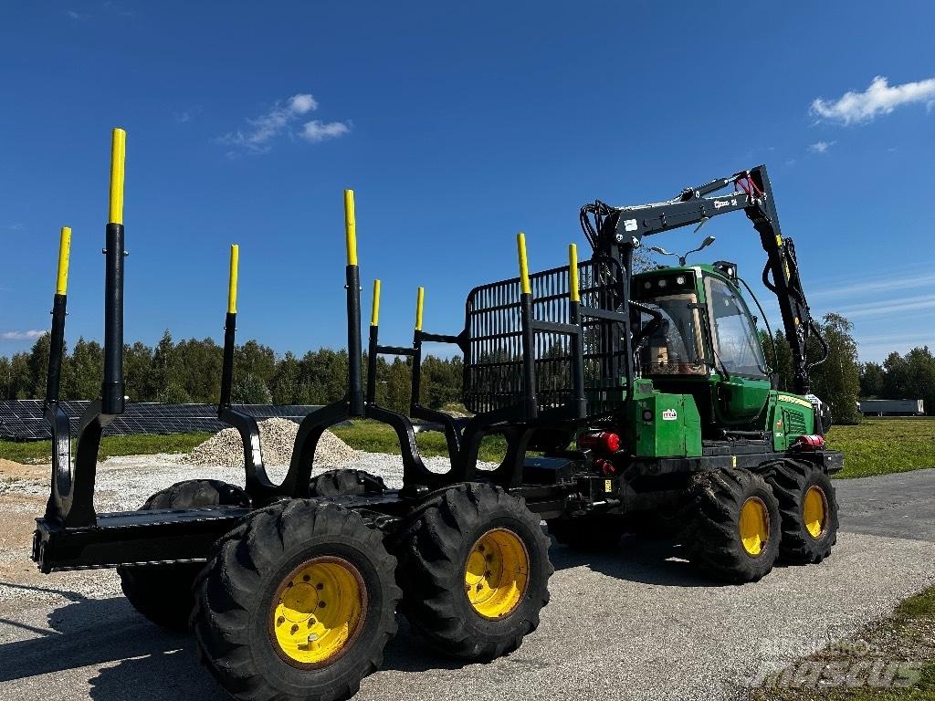 John Deere 810 E Udkørselsmaskiner