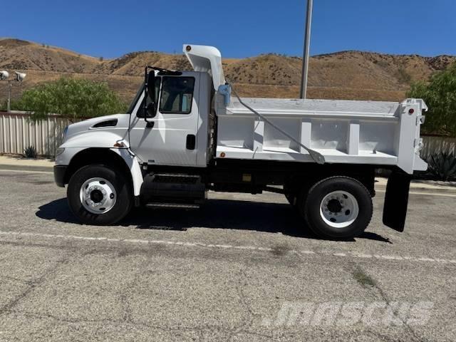 International 4400 Lastbiler med tip