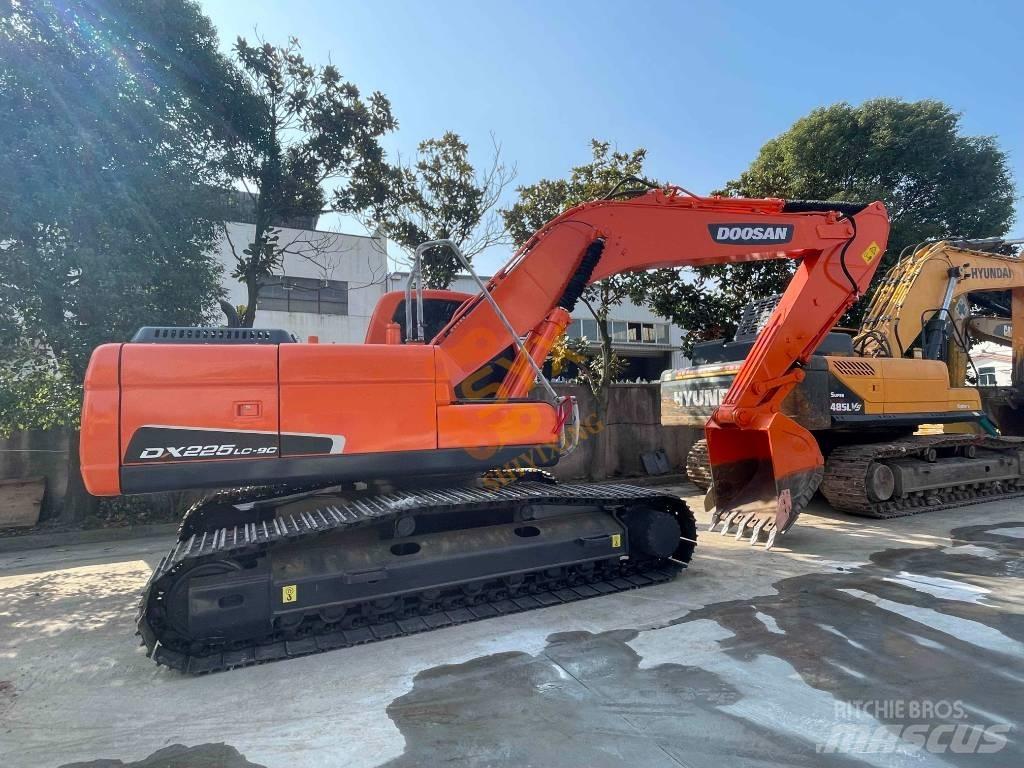 Doosan DX 225 LC Gravemaskiner med lang gravebom