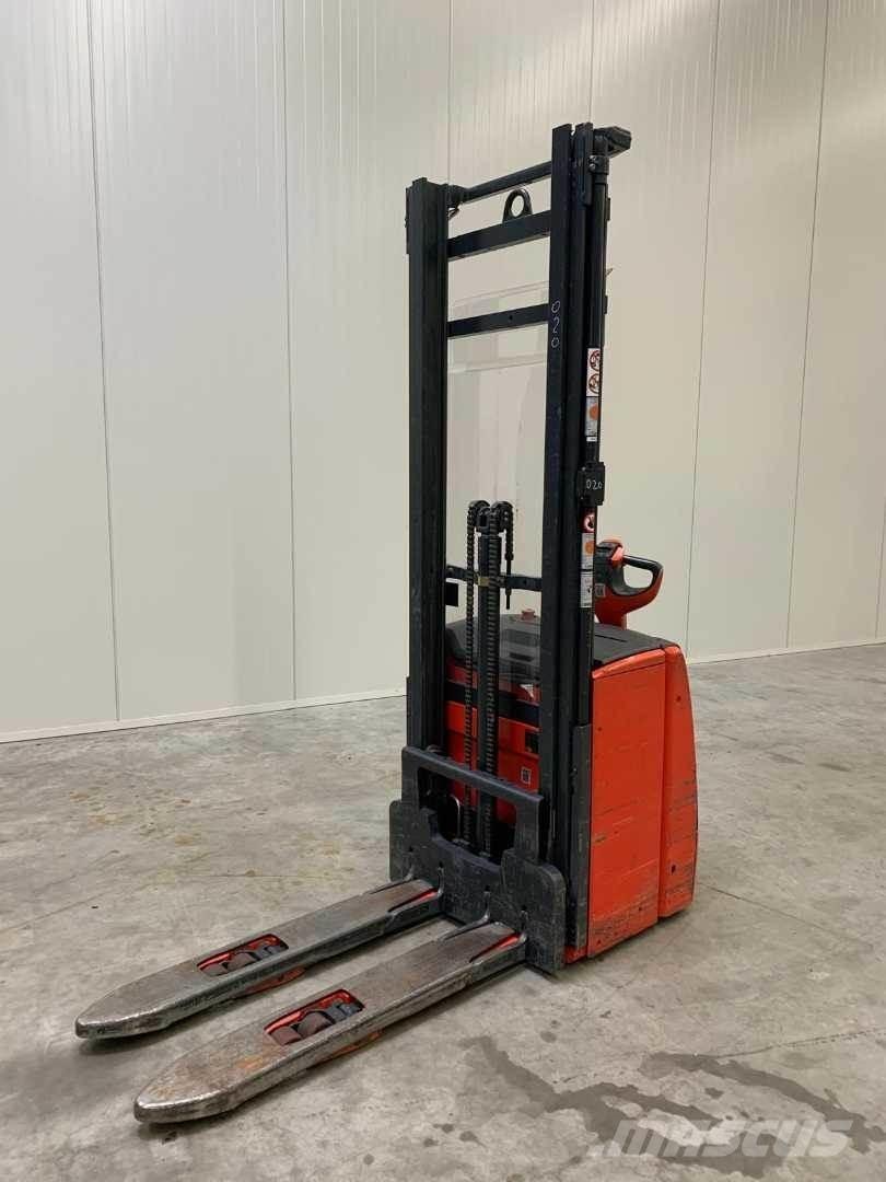 Linde L16I Selvkørende stablere