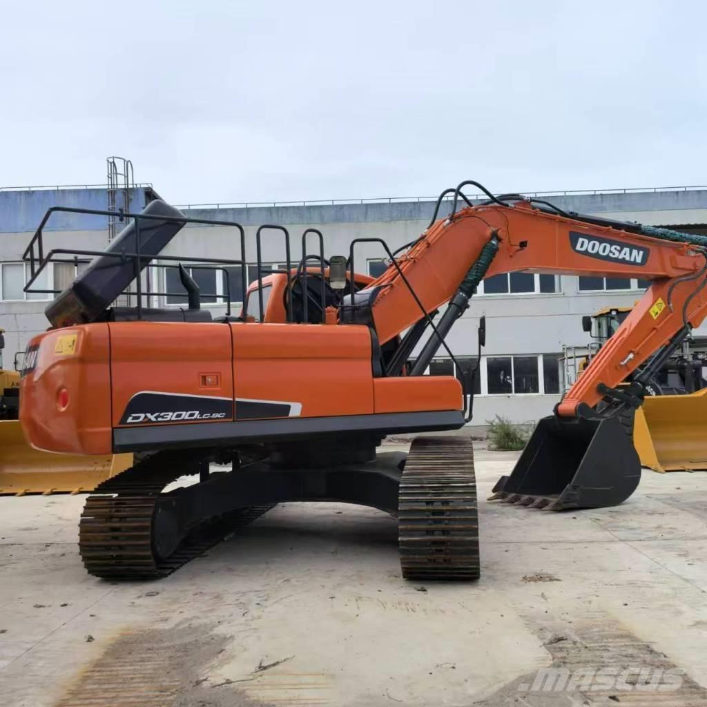 Doosan DX 300 Gravemaskiner på larvebånd