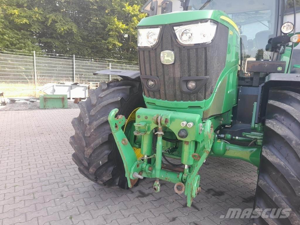 John Deere 6215 R Traktorer