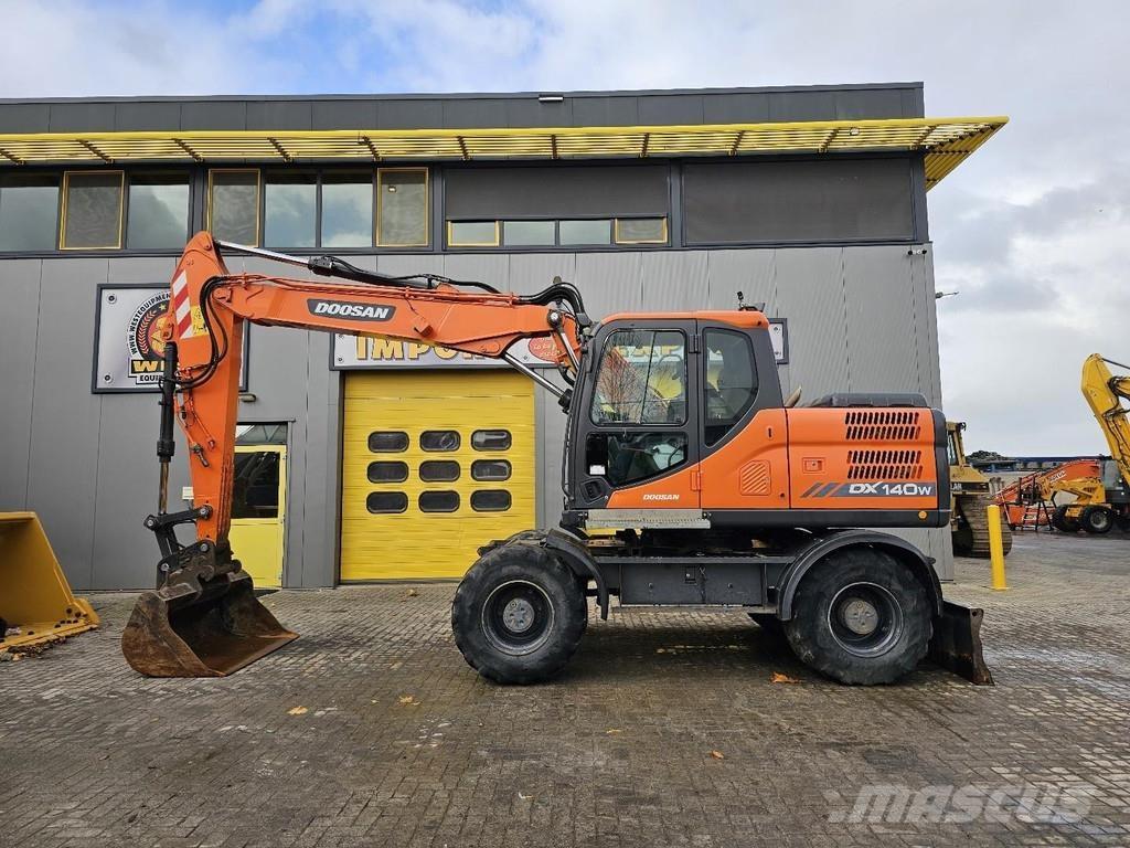 Doosan DX 140W Gravemaskiner på hjul