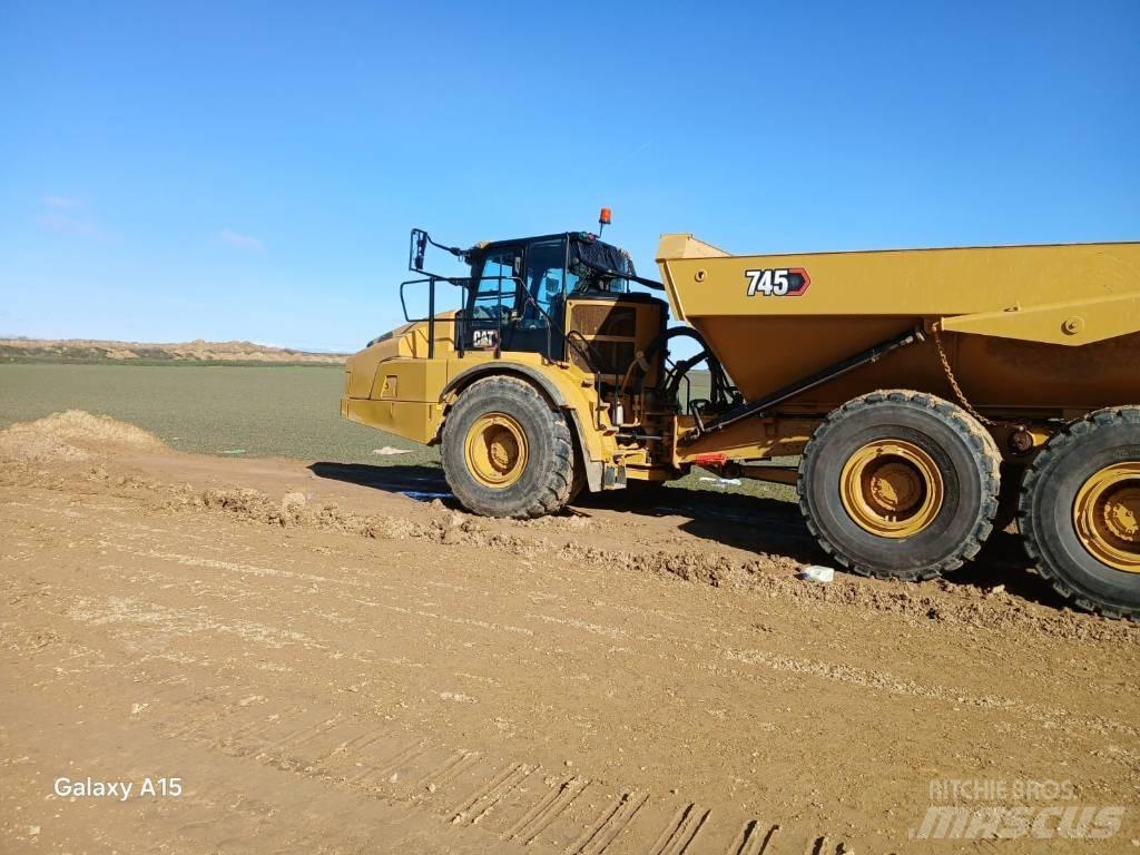 CAT 745 Terrængående lastbiler