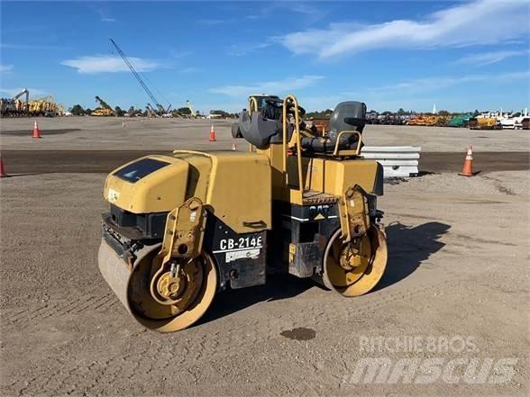 CAT CB-214E Enkelt tromle