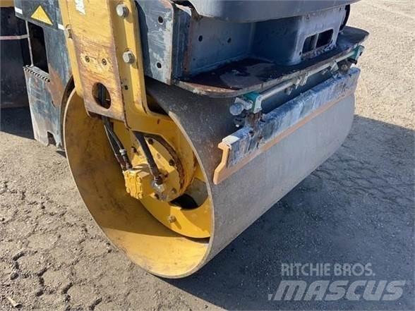 CAT CB-214E Enkelt tromle
