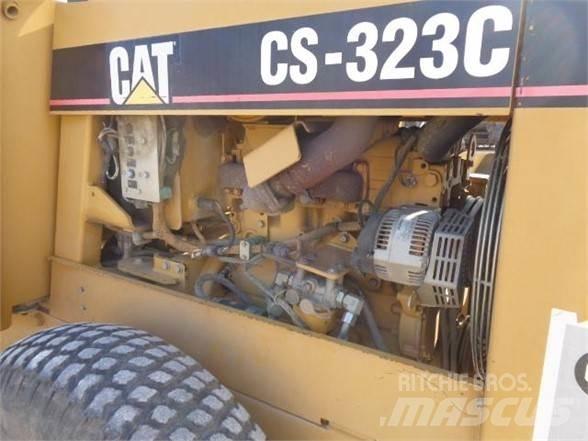 CAT CS-323C Enkelt tromle