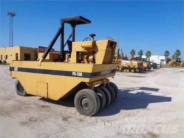 CAT PS-130 Tromle med luftdæk