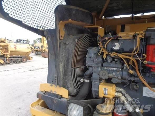 CAT PS-150C Tromle med luftdæk
