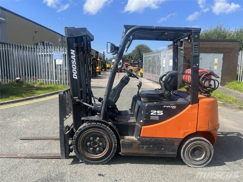 Doosan G25P-5 LPG gaffeltrucks