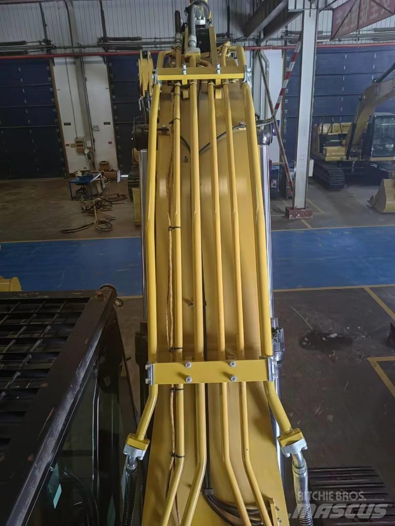 CAT 2020 CAT 323 Gravemaskiner på hjul