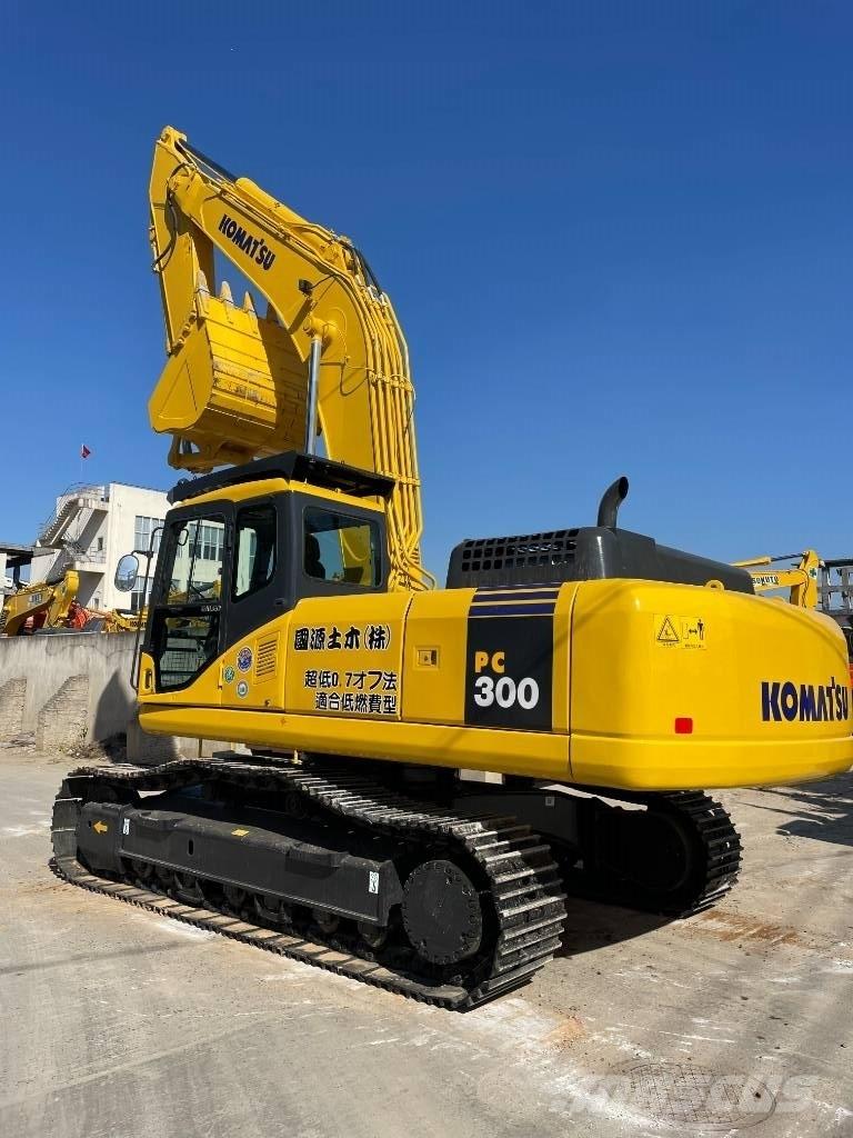 Komatsu PC 300-7 Gravemaskiner på larvebånd