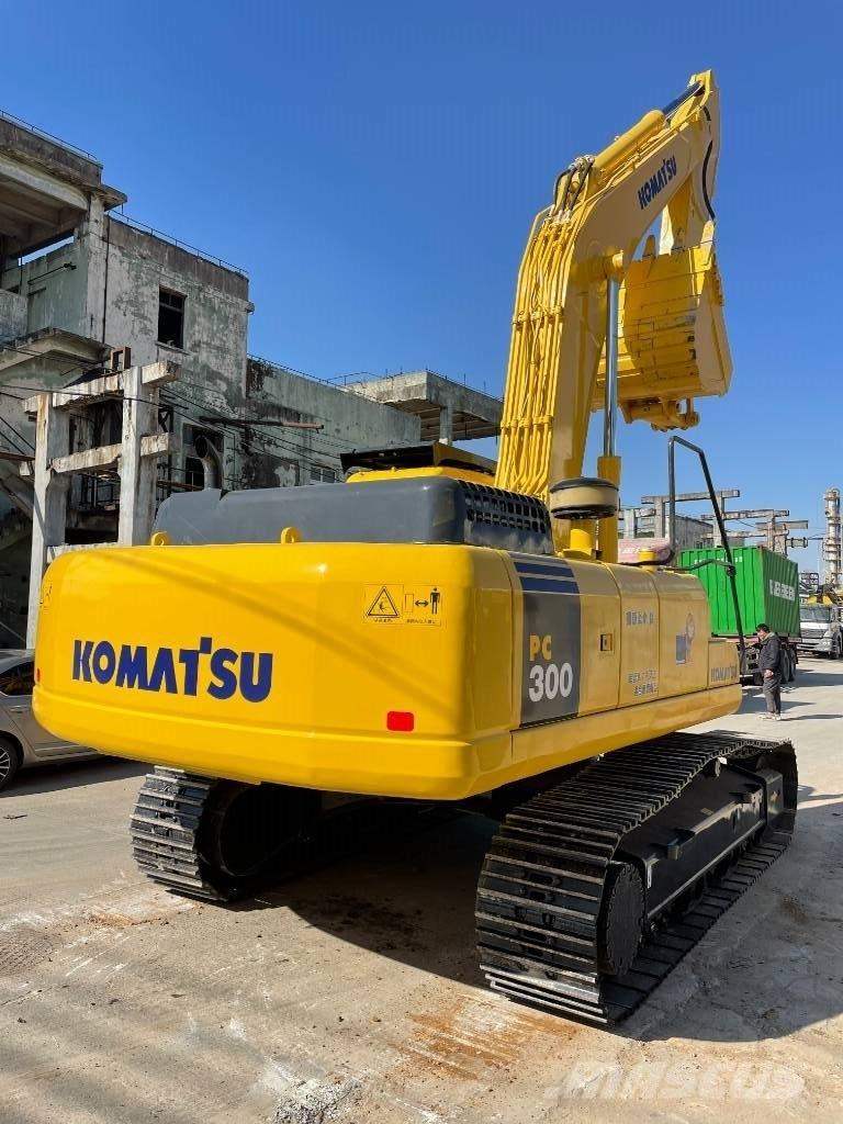 Komatsu PC 300-7 Gravemaskiner på larvebånd