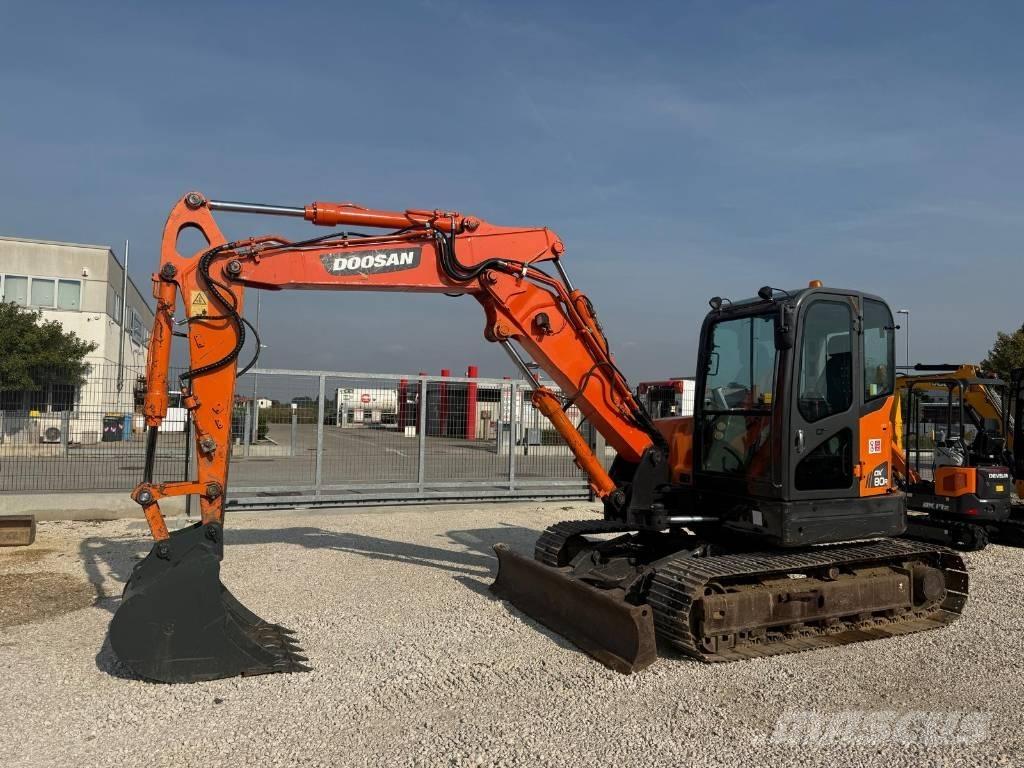 Doosan DX 80 R Midi-gravemaskiner 7t - 12t