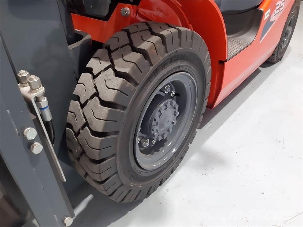 Heli CPCD25 XC26H Diesel gaffeltrucks