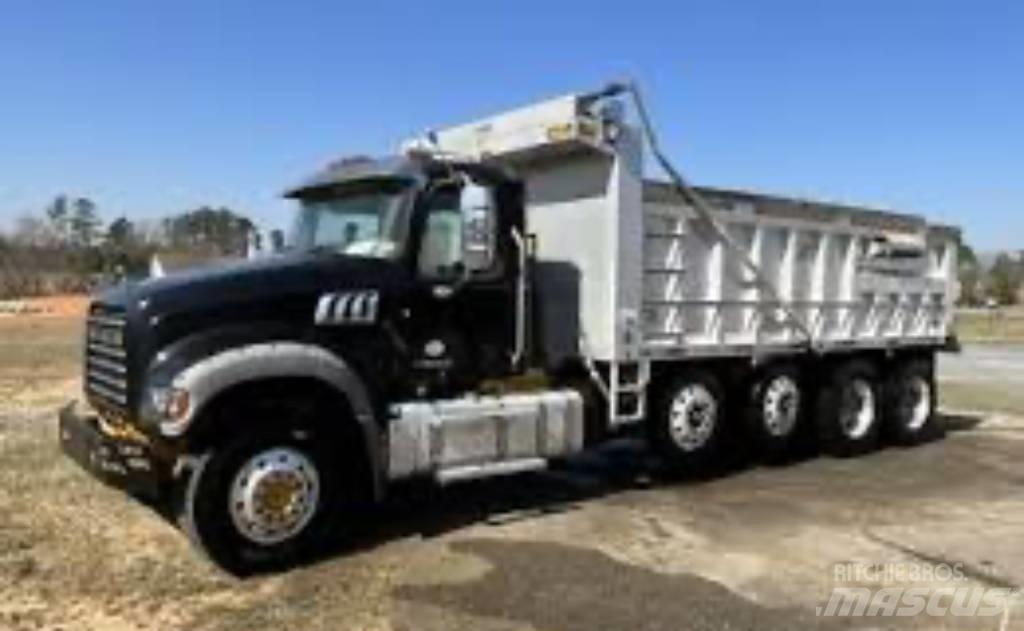 Mack GU 713 Lastbiler med tip