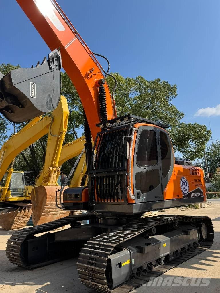 Doosan DX 225 Gravemaskiner på larvebånd