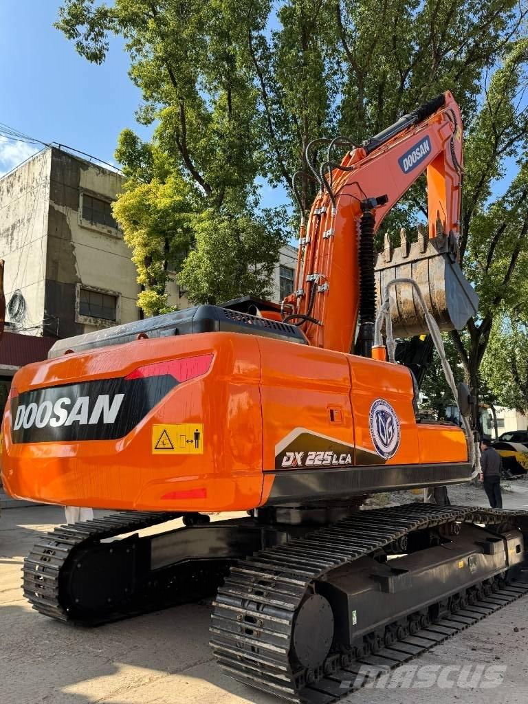 Doosan DX 225 Gravemaskiner på larvebånd