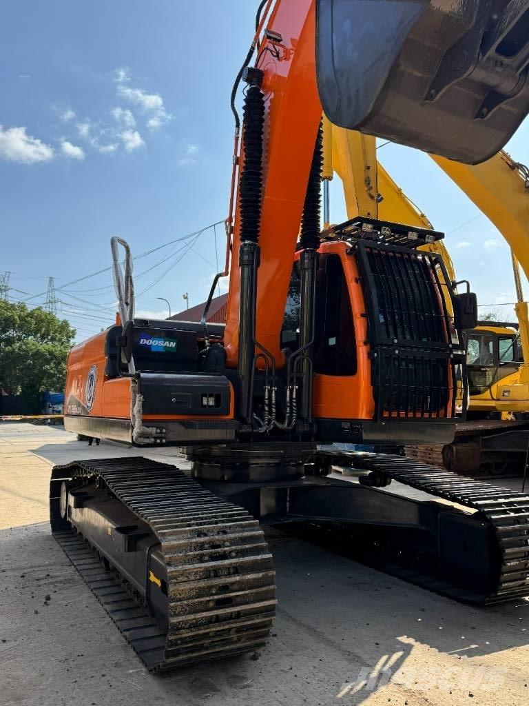 Doosan DX 225 Gravemaskiner på larvebånd
