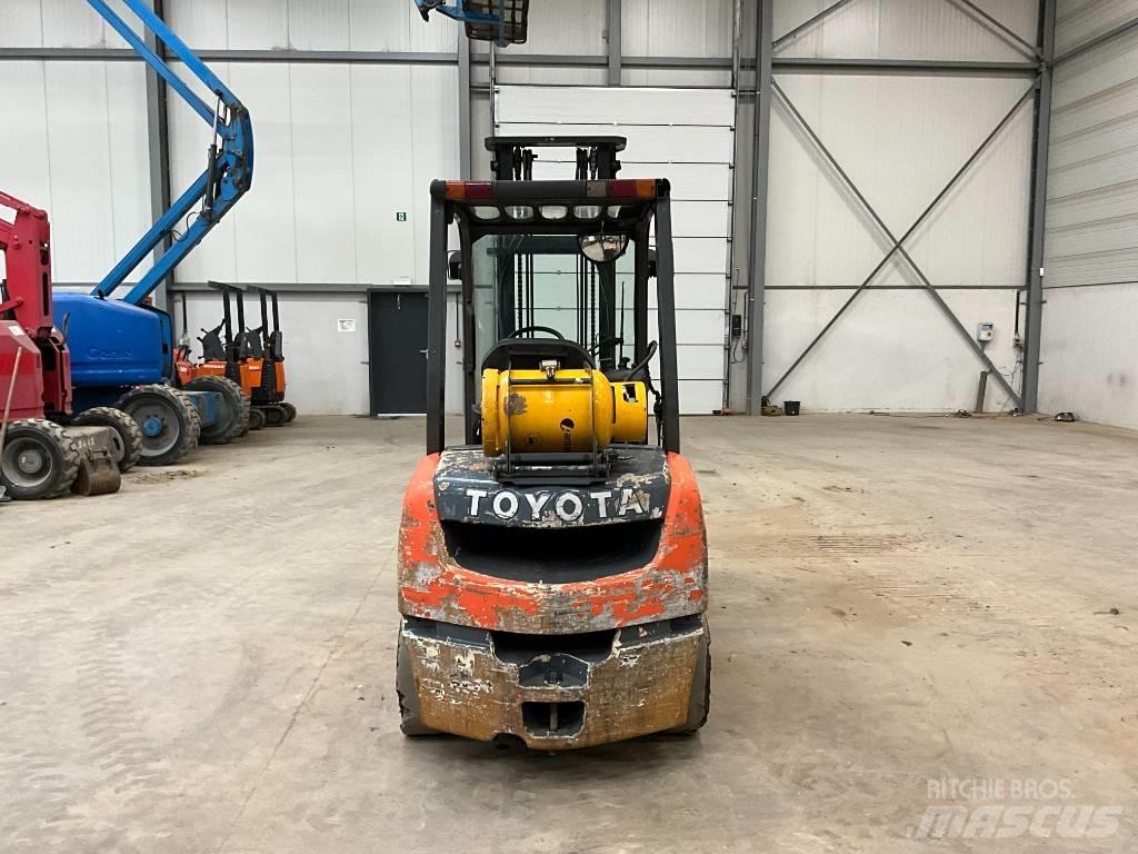 Toyota Tonero 30 LPG gaffeltrucks