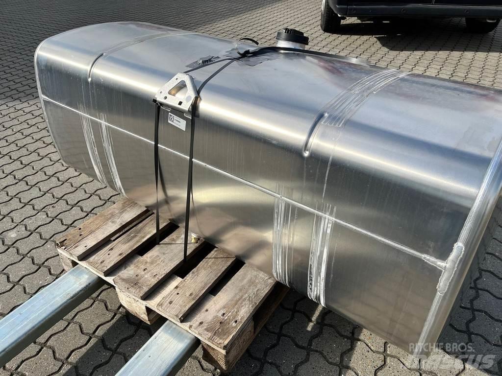 DAF XG Brændstof- og tilsætningstank.