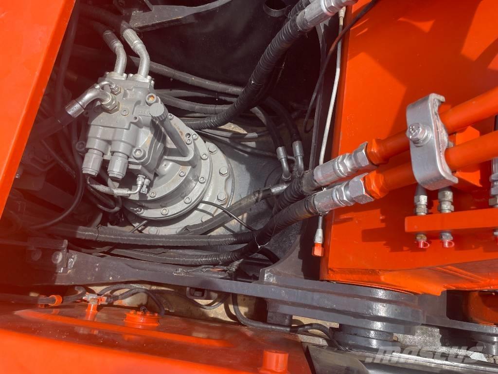 Hitachi ZX 200 Gravemaskiner på larvebånd