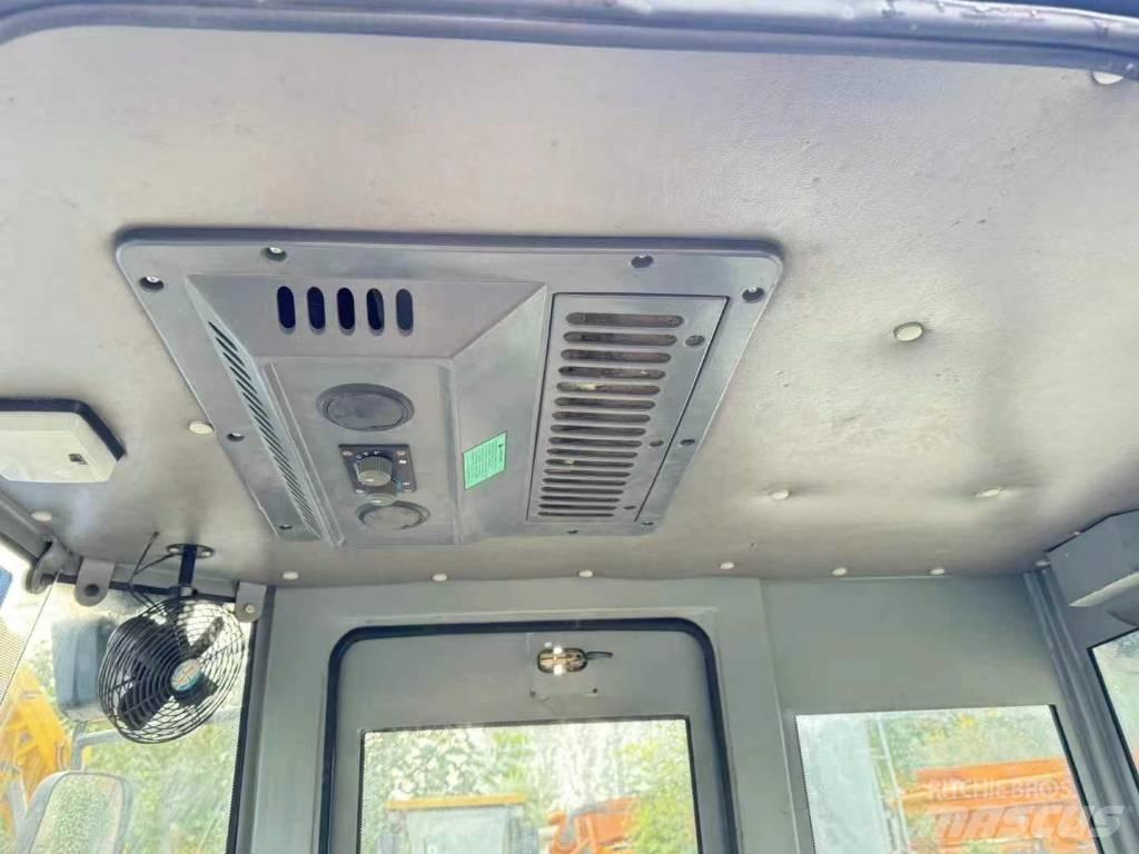 Shantui SD 32 Bulldozer på larvebånd