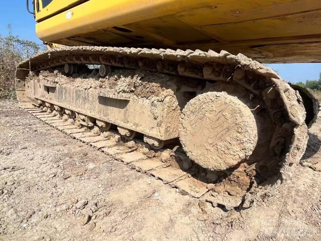 Komatsu PC 220 Gravemaskiner på larvebånd