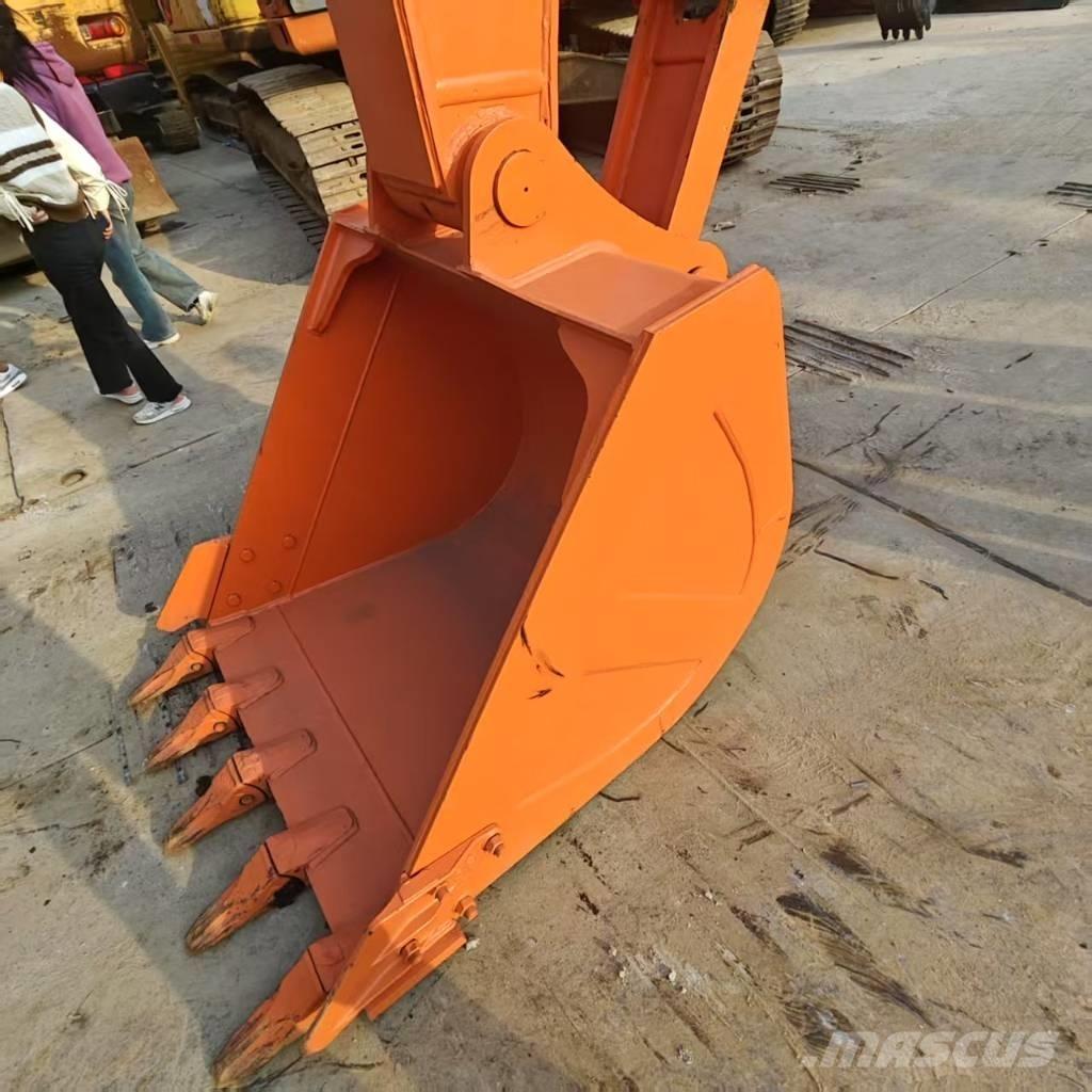 Hitachi ZX 210 Gravemaskiner på larvebånd